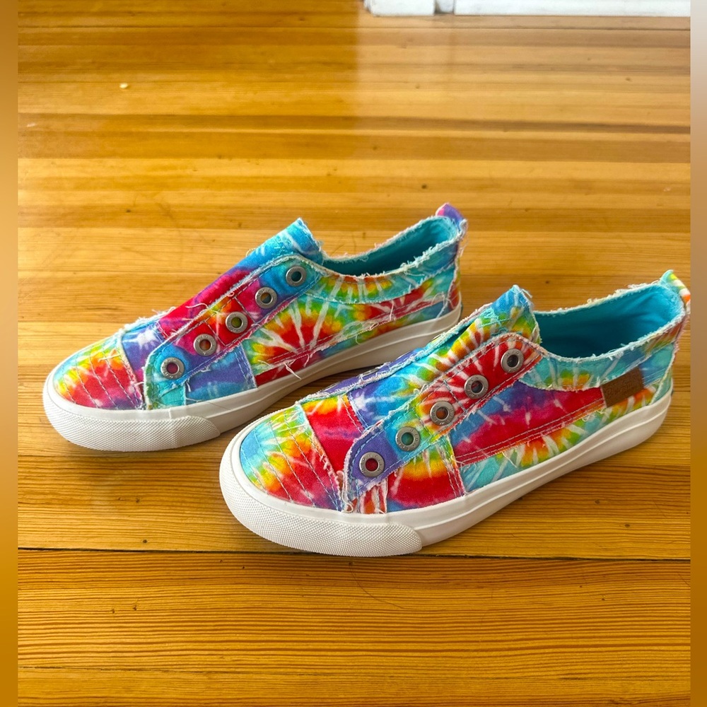 NWOT, Blowfish Malibu women’s slip on tie dye sneakers, size 7